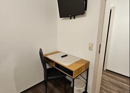 einzelzimmer mit tv 02