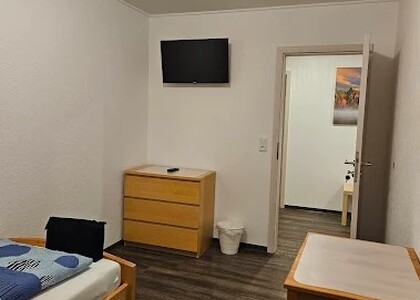einzelzimmer mit tv 03